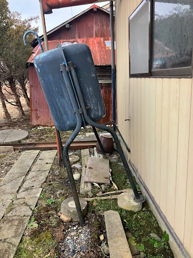 地震で傾いたホームタンクと配管を交換・調整した実績｜八戸市